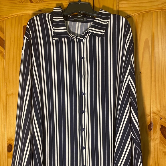 Pretty Little Thing Navy Blue/White Button Down - Picture 2 of 4
